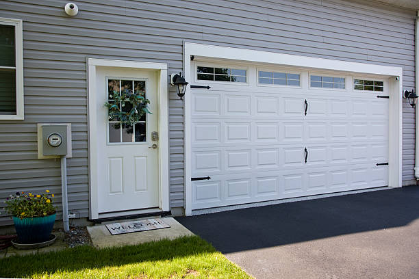 24/7 Emergency Garage Door Panel Replacement experts in Clinton, MS